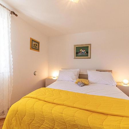 5 Bedroom Cozy Home In Okrug Donji Donji Okrug  Esterno foto
