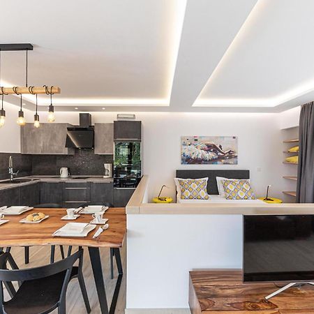 5 Bedroom Cozy Home In Okrug Donji Donji Okrug  Esterno foto