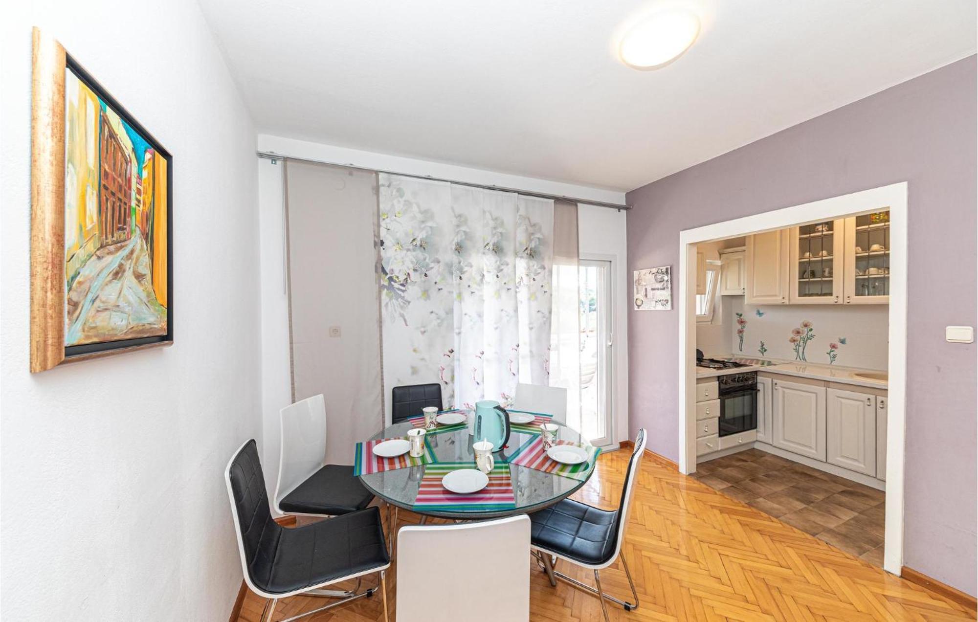 5 Bedroom Cozy Home In Okrug Donji Donji Okrug  Esterno foto