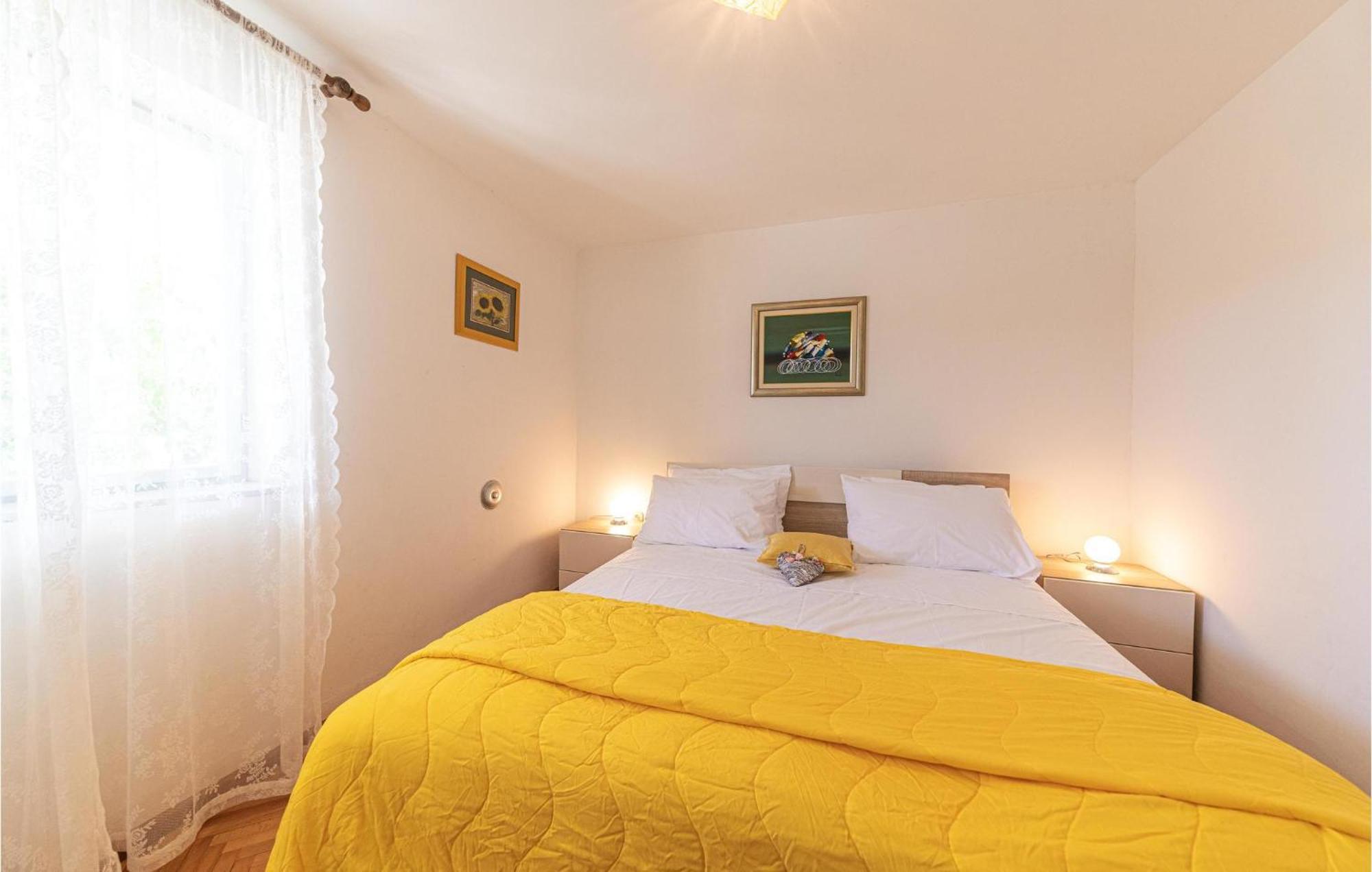5 Bedroom Cozy Home In Okrug Donji Donji Okrug  Esterno foto