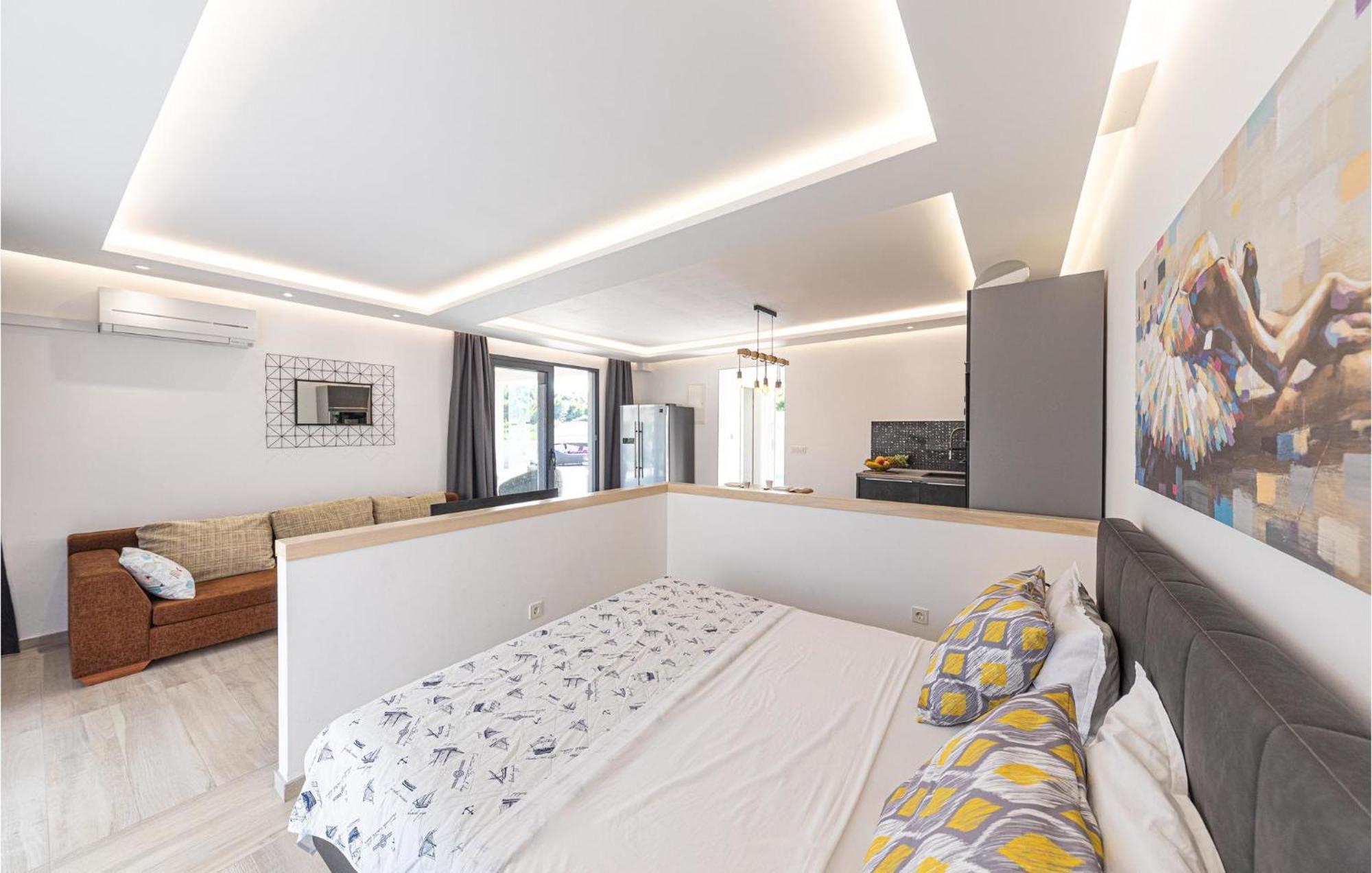 5 Bedroom Cozy Home In Okrug Donji Donji Okrug  Esterno foto