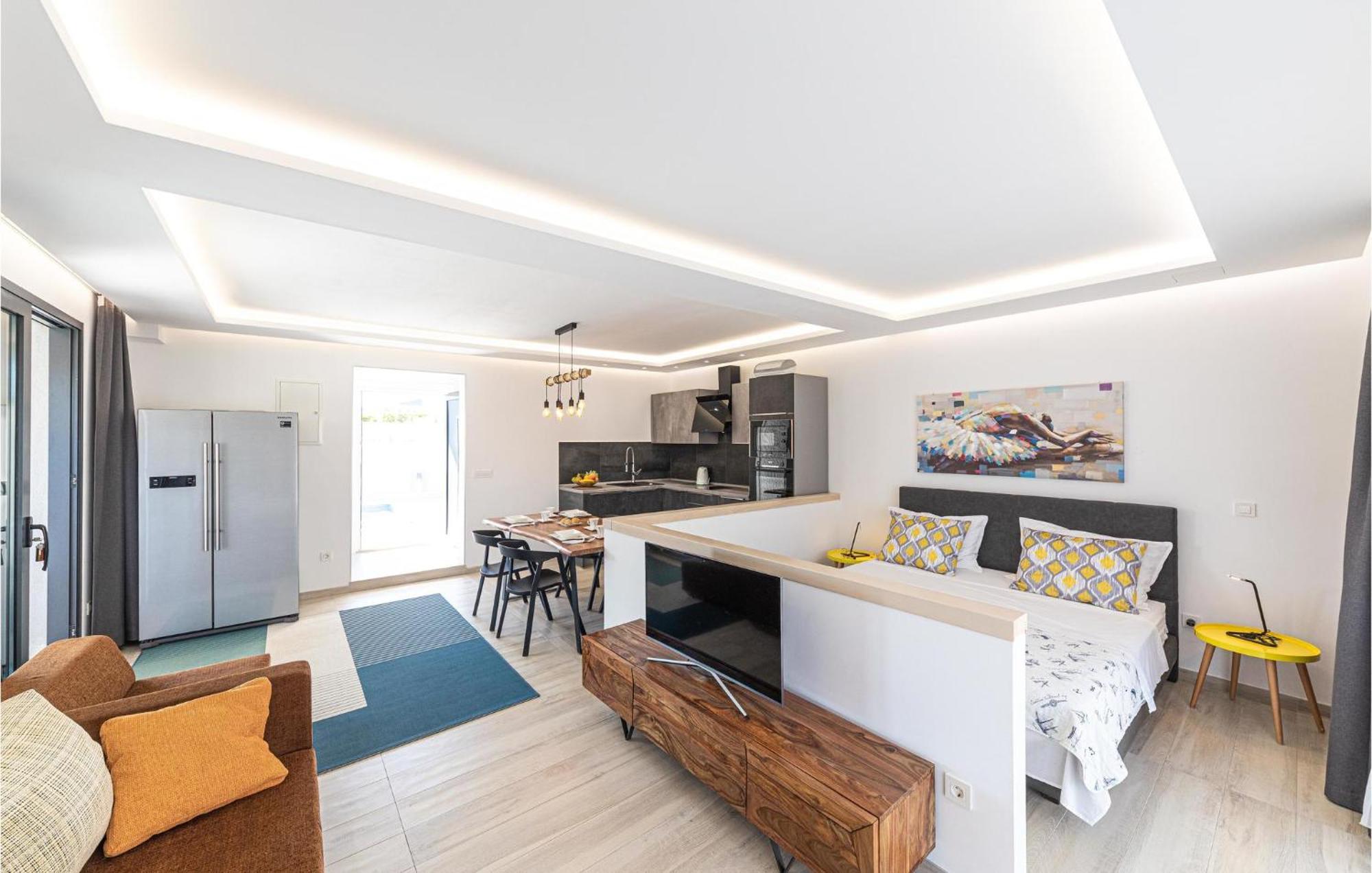 5 Bedroom Cozy Home In Okrug Donji Donji Okrug  Esterno foto