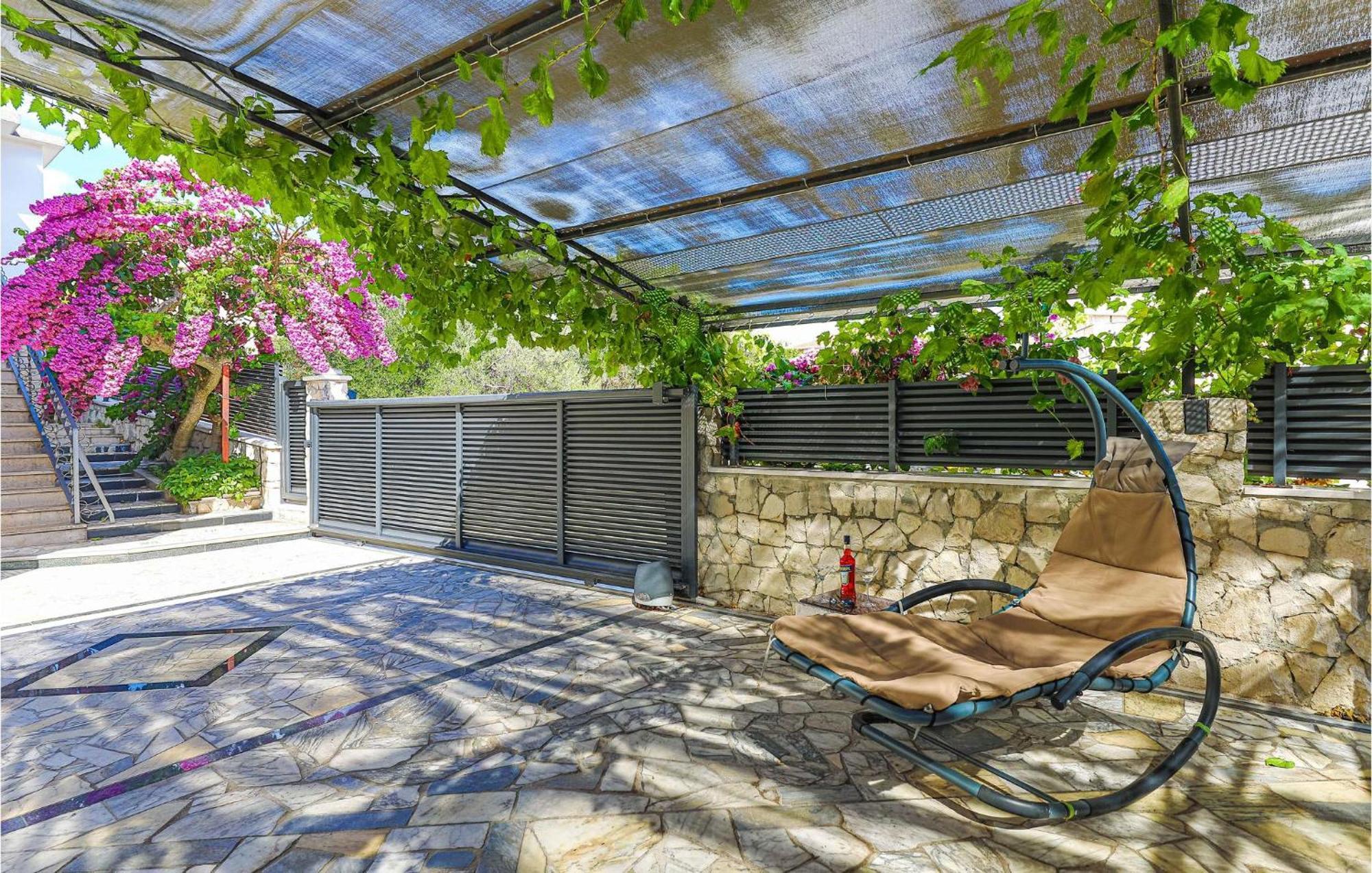 5 Bedroom Cozy Home In Okrug Donji Donji Okrug  Esterno foto