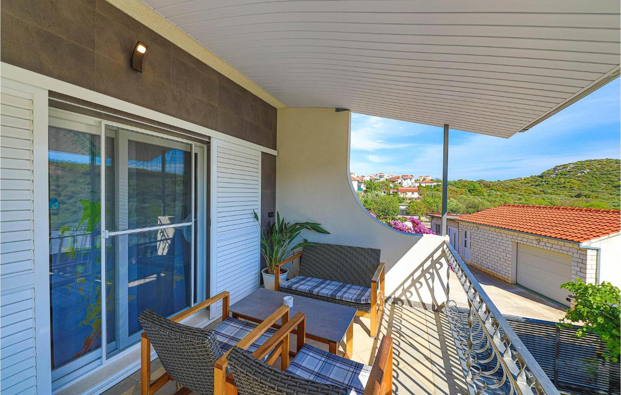 5 Bedroom Cozy Home In Okrug Donji Donji Okrug  Esterno foto