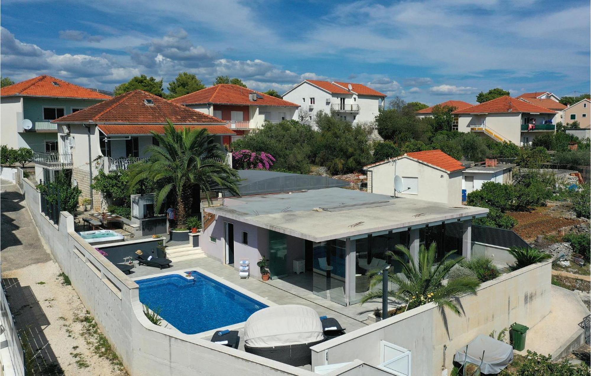 5 Bedroom Cozy Home In Okrug Donji Donji Okrug  Esterno foto